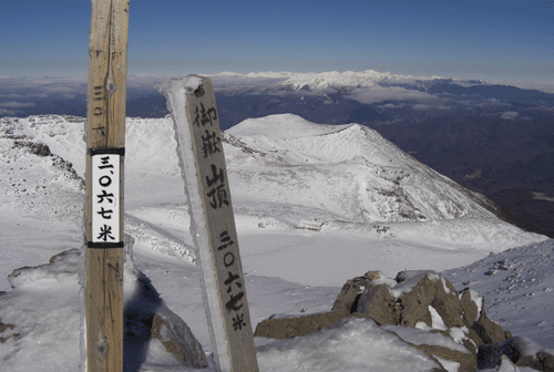 木曽御岳山山頂　１２月